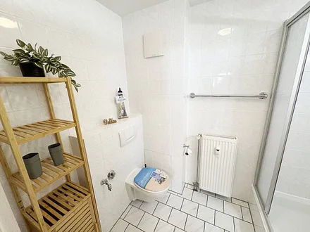 Badezimmer mit WC und Dusche