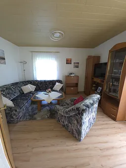 Wohnbereich mit gemütlichem Ecksofa