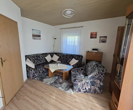 Wohnbereich mit gemütlichem Ecksofa