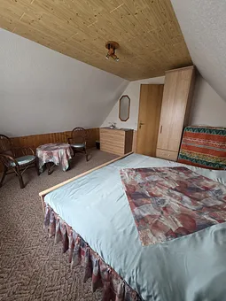 Schlafraum zur Nordseite im Obergeschoß