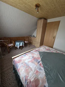 Schlafraum zur Südseite im Obergeschoß