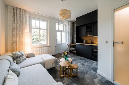 kombinierter Wohn- & Schlafbereich