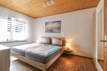 Schlafzimmer 1