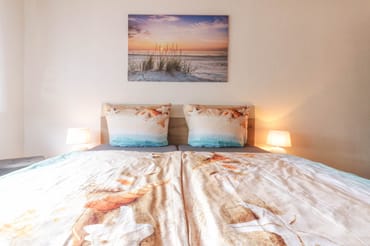 Schlafzimmer 1