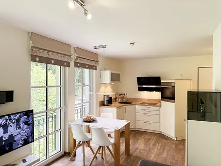 Blick vom Wohnbereich in den Ess-/Kochbereich