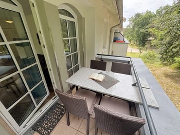 bestuhlter Balkon