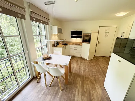 Essbereich mit Stühlen