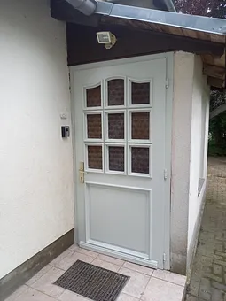 Hauseingang mit Schlüsselsafe