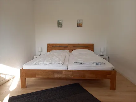 Doppelbett im Schlafzimmer