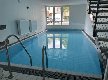 hauseigenes beheiztes Schwimmbad
