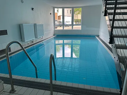 hauseigenes beheiztes Schwimmbad
