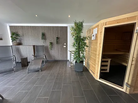 Sauna mit Zugang zum Schwimmbad