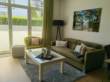 Wohnzimmer mit Zugang zur Terrasse