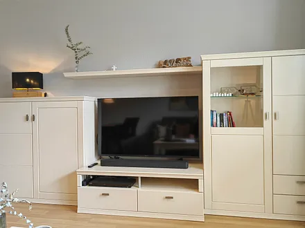 4K Smart-TV mit Soundbar