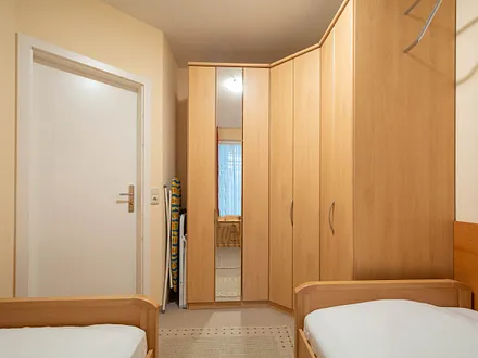 Der große Kleiderschrank im Schlafzimmer