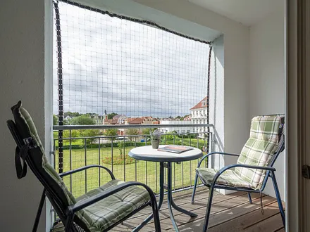 Der möblierte Süd-Balkon mit tollem Ausblick