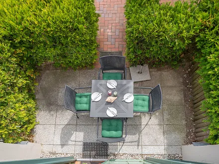 Die möblierte Terrasse