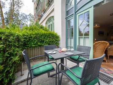 Die möblierte Terrasse