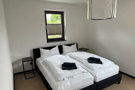 Schlafzimmer mit 2 Einzelbetten