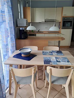 Essecke mit Küchenzeile