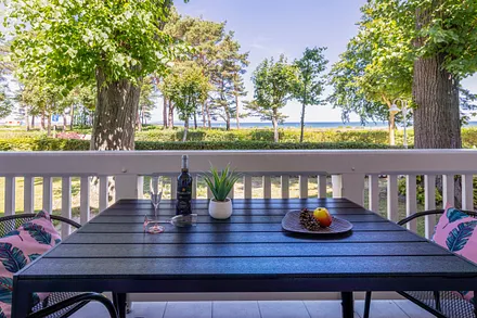 Genießen Sie den schönen Blick vom großen Balkon!