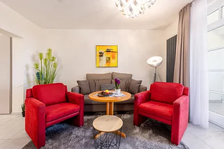 Auf der Couch kann für 1 Erwachsenen oder 2 Kinder aufgebettet werden.