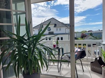 Ihr möblierter Balkon nach Süden.