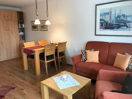 Wohnzimmer - Blick auf Schrankbett