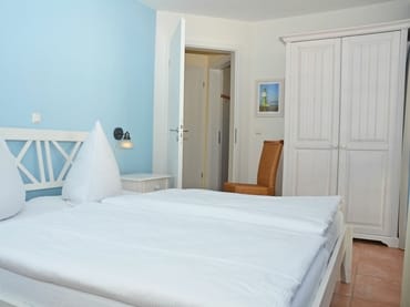 Schlafzimmer mit Doppelbett