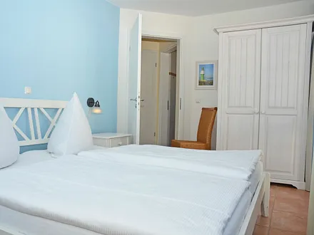 Schlafzimmer mit Doppelbett