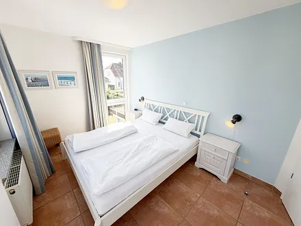 Schlafzimmer mit Doppelbett