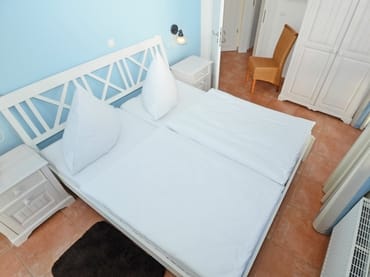 Schlafzimmer mit Doppelbett