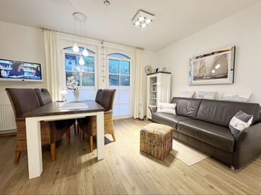 Essbereich mit Blick zur Terrasse