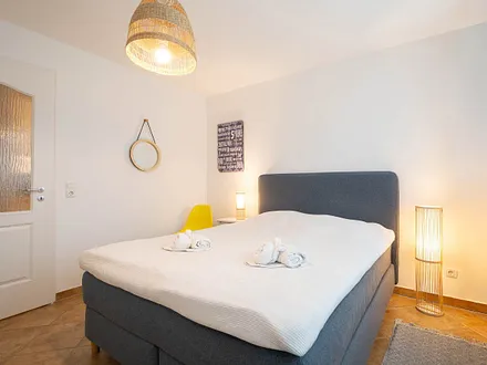 Das Schlafzimmer mit Doppelbett