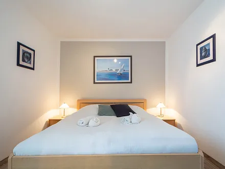 Das Schlafzimmer mit Doppelbett