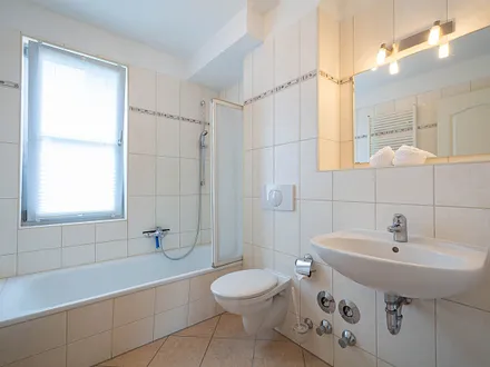 Das Tageslichtbad mit Duschwanne