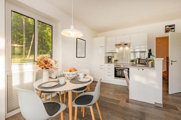 offene Küche mit Esstisch