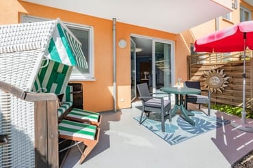 Terrasse mit Strandkorb