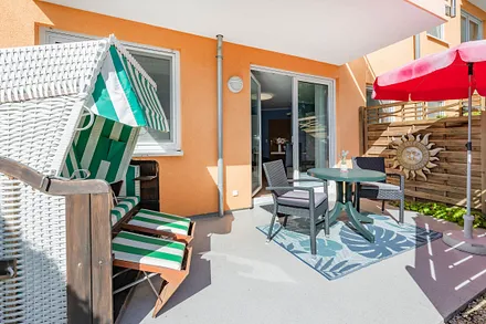 Terrasse mit Strandkorb