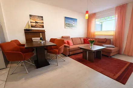 Wohnzimmer mit Esstisch