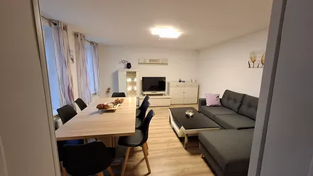 Wohnzimmer mit Essbereich