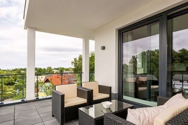 Balkon mit Sitzmöglichkeiten