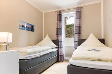 Zweites Schlafzimmer mit zwei Einzelbetten
