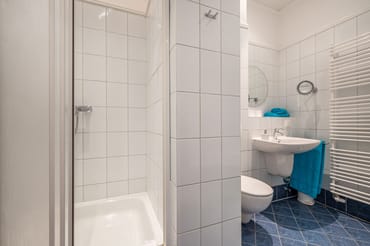 Bad mit Dusche & Badewanne