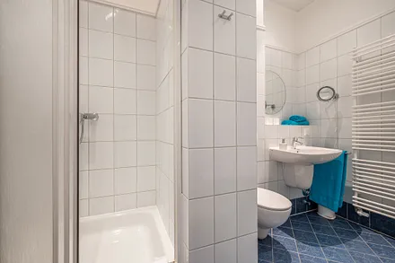 Bad mit Dusche & Badewanne