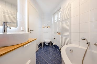 Bad mit Dusche & Badewanne