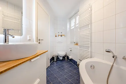 Bad mit Dusche & Badewanne