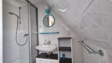 Tageslichtbad mit Dusche