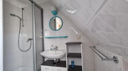 Tageslichtbad mit Dusche