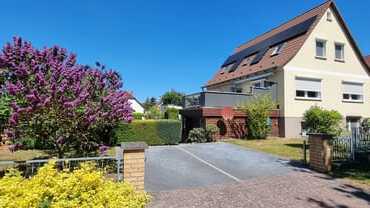 2 Stellplätze direkt am Haus (kostenpflichtig)